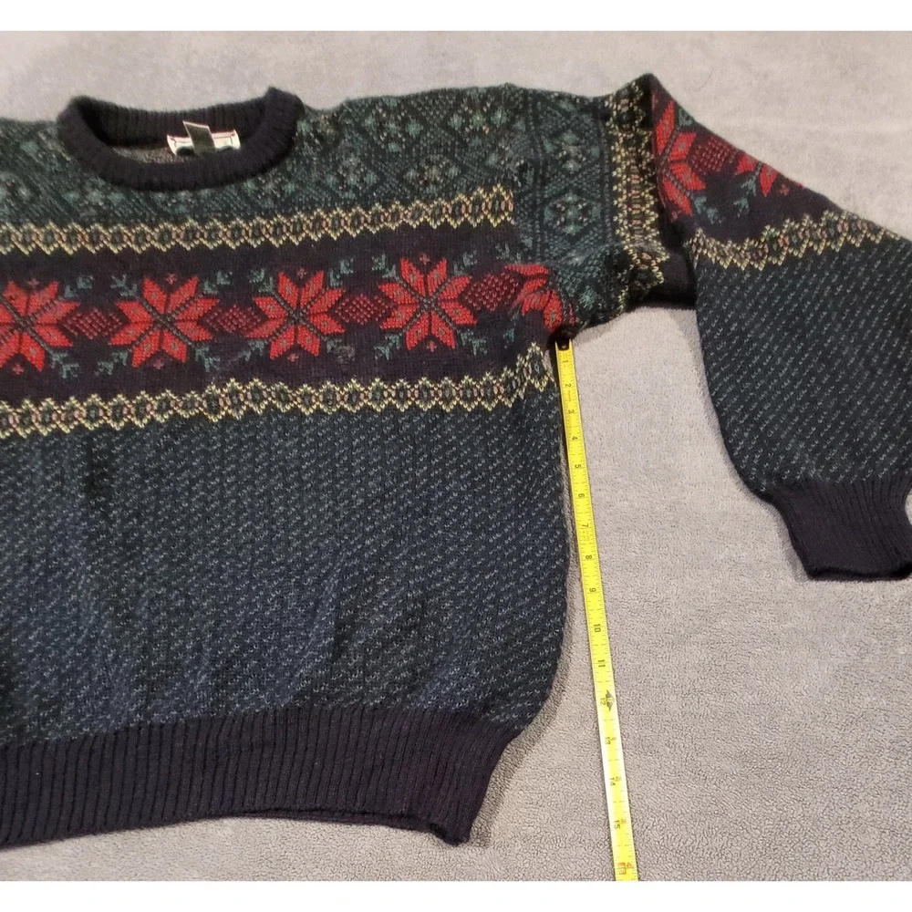 LL Bean Vintage Worsted Wool Fair Isle Snowflake Sweater Made in Ireland Mens L